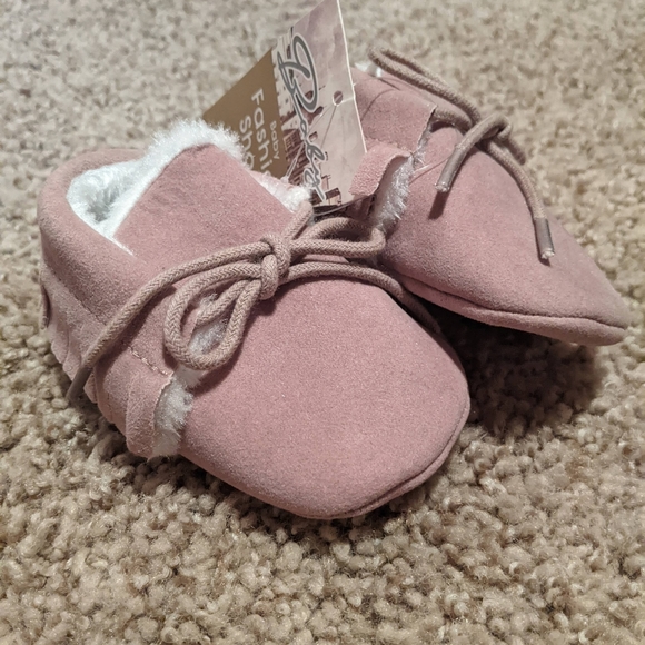 Baby moccasins NWT - Picture 3 of 6